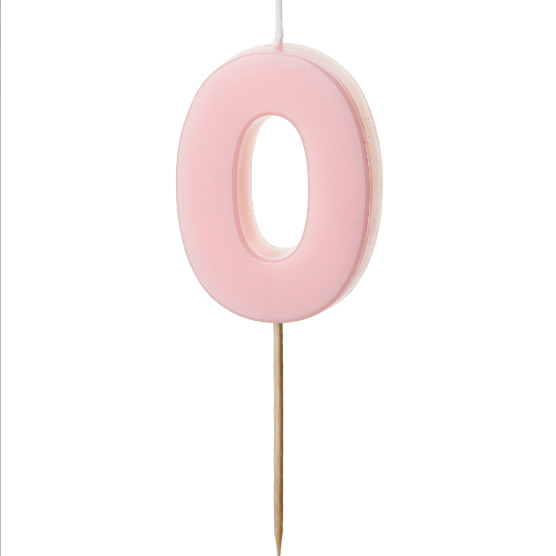 Vela de cumpleaños con forma de número en color pastel suave sobre fondo blanco número 0.